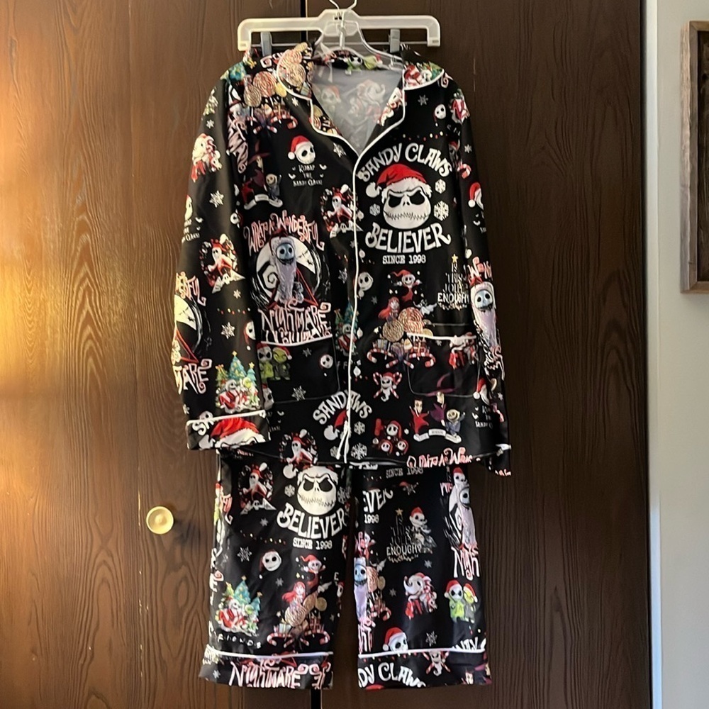 No brand black 2pc. Pajama set. Sandy Claws holiday top and pants. XXL